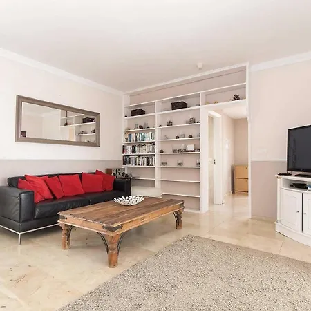 Sleeps 8 Wifi Villa *